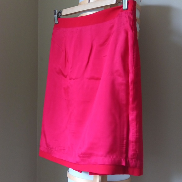 Waist 14" Classic Red Women's Skirt Made in Canada - Picture 10 of 14